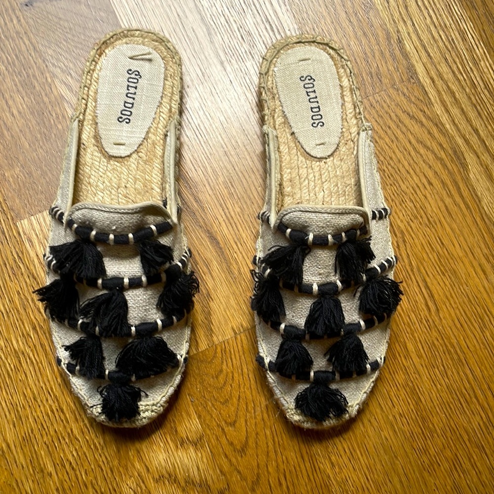 NWOT Soludos Espadrilles Slides cream with black tassels